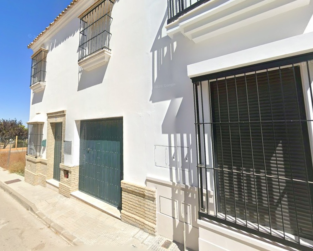 Casa adosada en C/ Encarnación Moreno, La Puebla de Cazalla (Sevilla)
