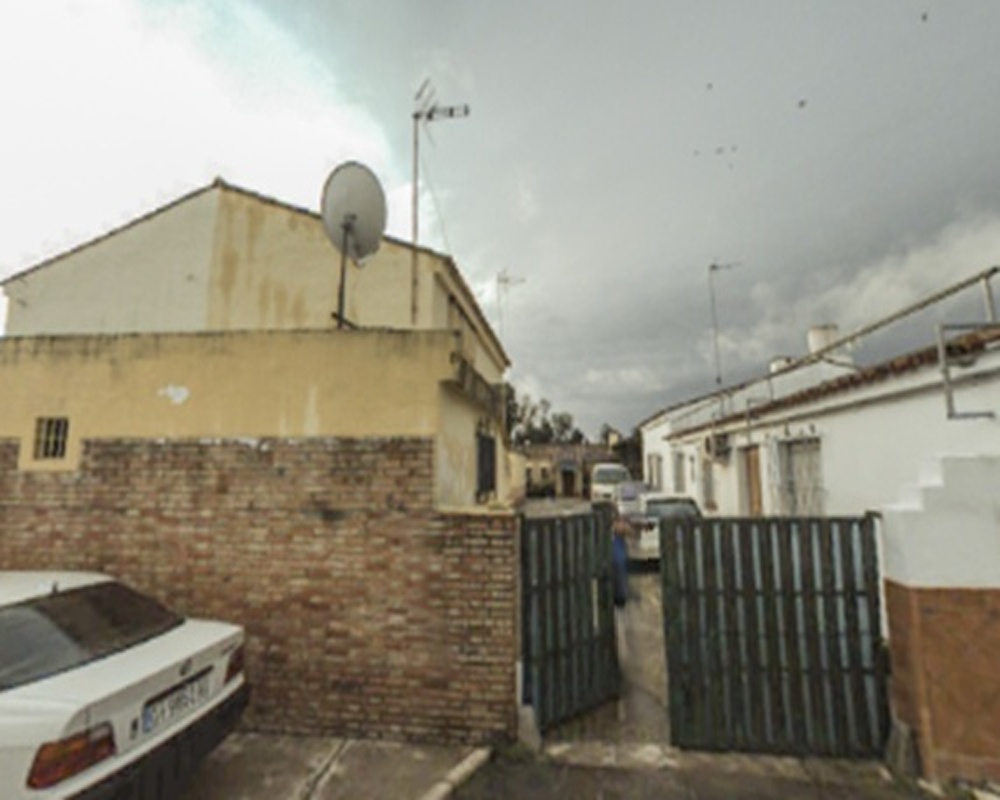 Chalet adosado en C/ Mazueco, Poblado El Priorato, Lora del Río (Sevilla)