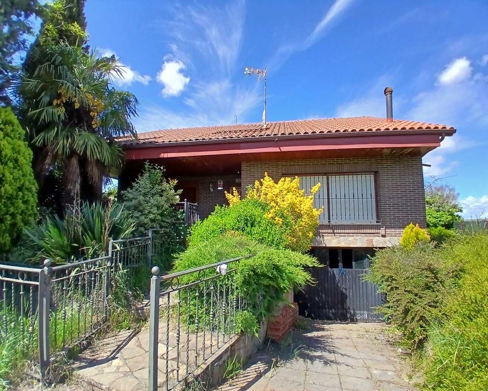 Chalet en Cr Pío de Cela, Villarejo de Órbigo (León)