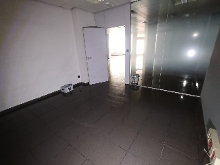 Local en C/ Lehendakari Aguirre  4