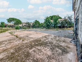 Terreno con edificación en Av LLinars 2