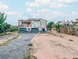 Terreno con edificación en Av LLinars 3