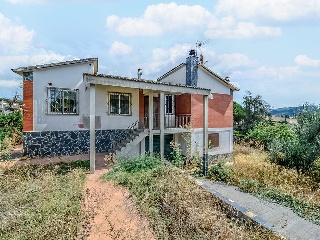 Terreno con edificación en Av LLinars 5