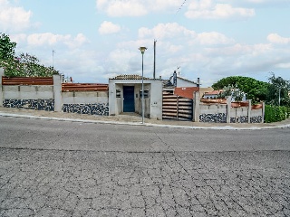 Terreno con edificación en Av LLinars 7