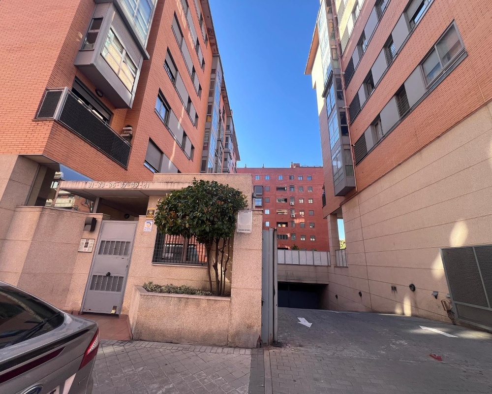 Piso con garajes en C/ Ordicia - Madrid -