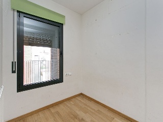 Pisos y garajes en C/ d´Elcano, Sabadell (Barcelona) 12