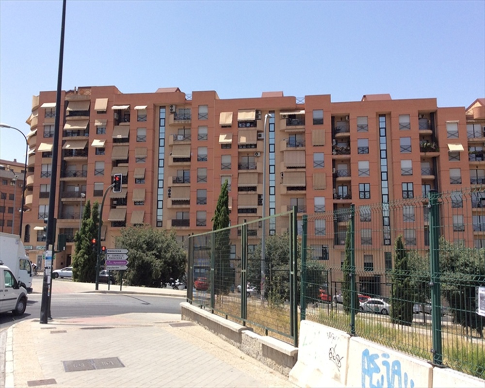 Piso en C/ Periodista Eugenio Sellés - Granada -