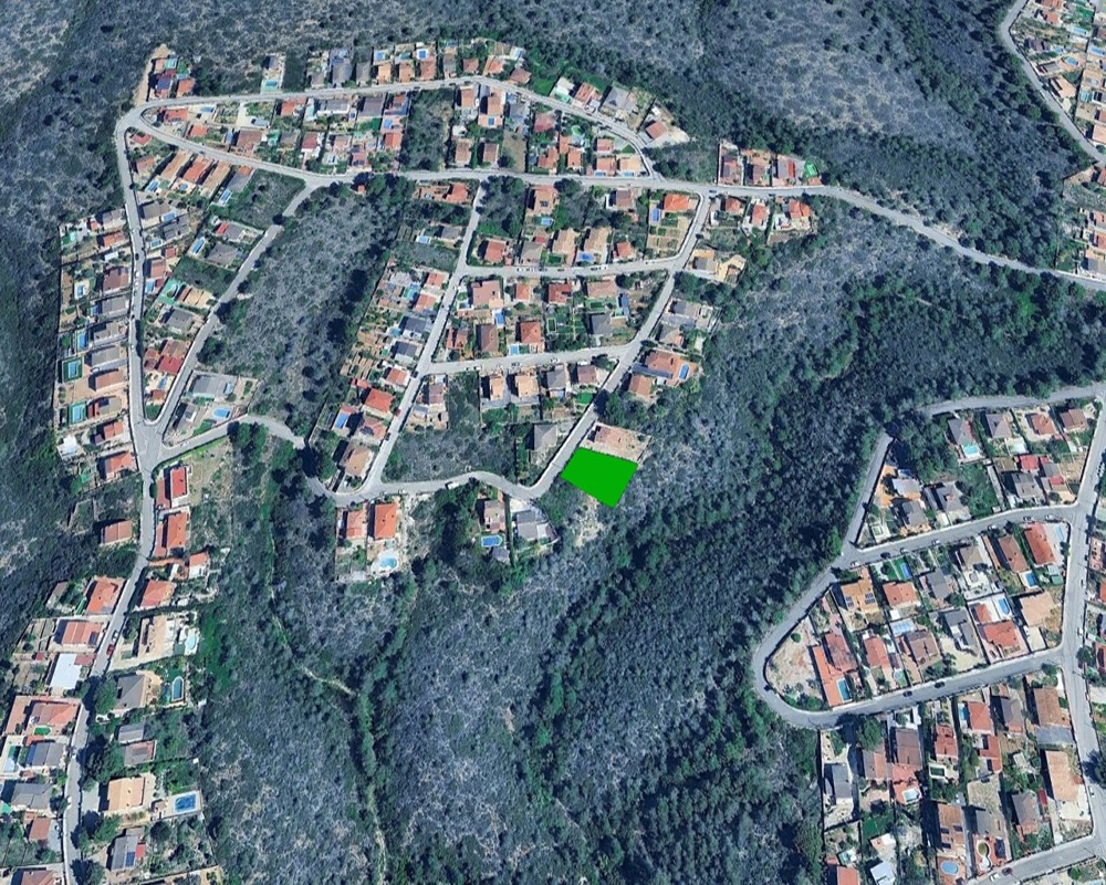 Suelo urbano consolidado en C/ La Coruña - Urb El Priorat - (La Bisbal del Penedès) Tarragona