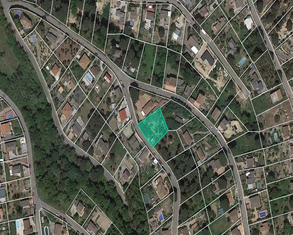 Suelo urbano consolidado en C/ Santa Elena, Maçanet de la Selva (Girona)