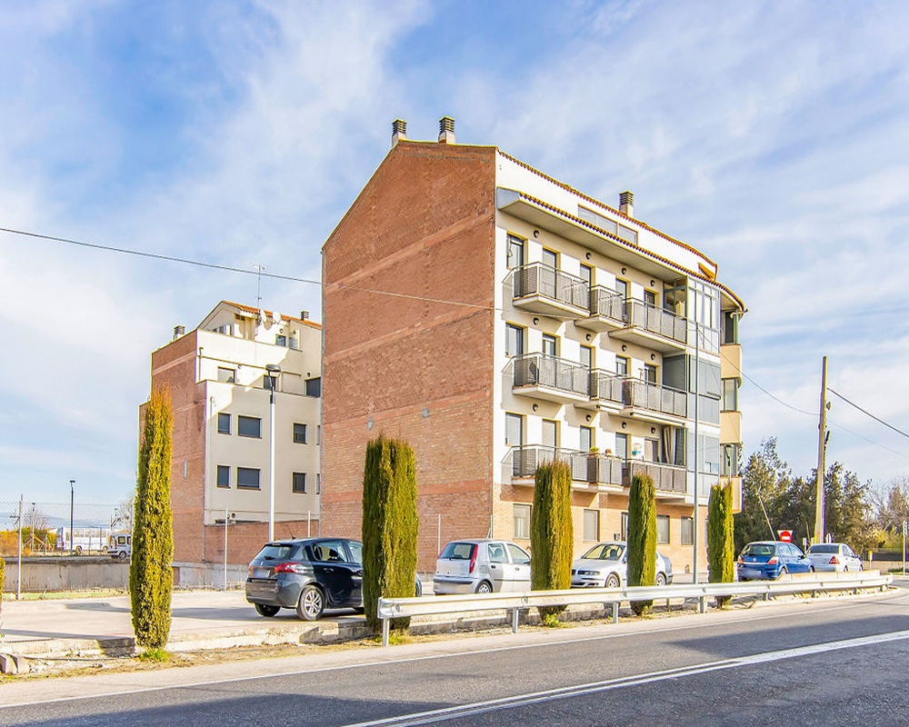 Promoción de viviendas con garajes y trasteros en Bell-lloc d´Urgell