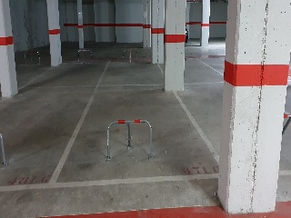 Local y garajes en Av de Clota 14