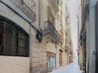 Locales comerciales en C/ Serra - Barcelona - 16