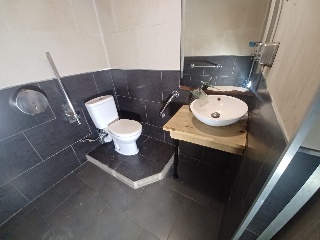 Local en C/ Jaume Casas Pallarols - Cornellà de Llobregat - Barcelona 13
