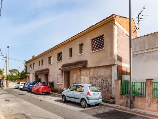 Casas adosada en construcción detenida en C/ Pont - Reus - 43