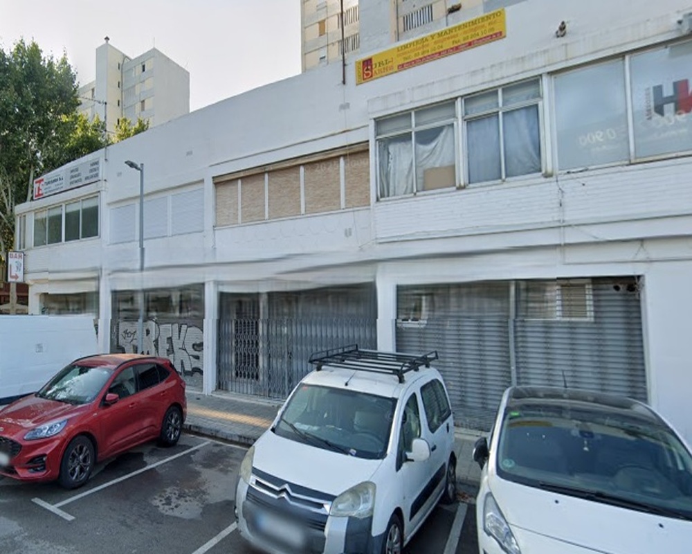Local en Av. Mare de Deu de Bellvitge, El Hospitalet de Llobregat (Barcelona)