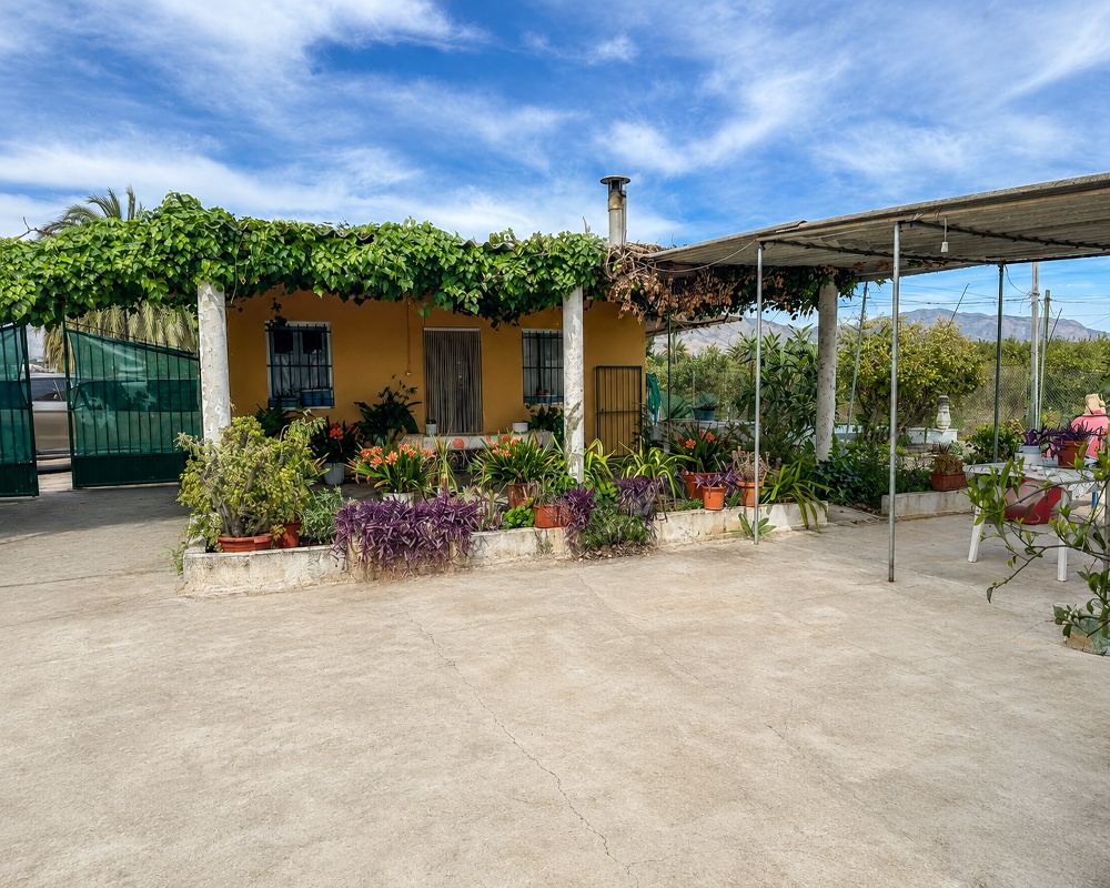 Terreno con vivienda