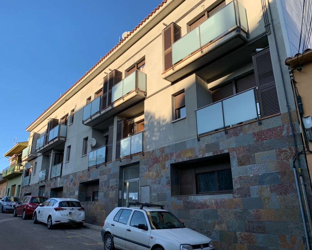 Garaje con trastero en Sant Jaume de Llierca - Girona -