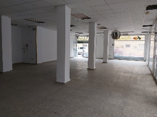 Locales en C/ Maestra Inés Mir 4