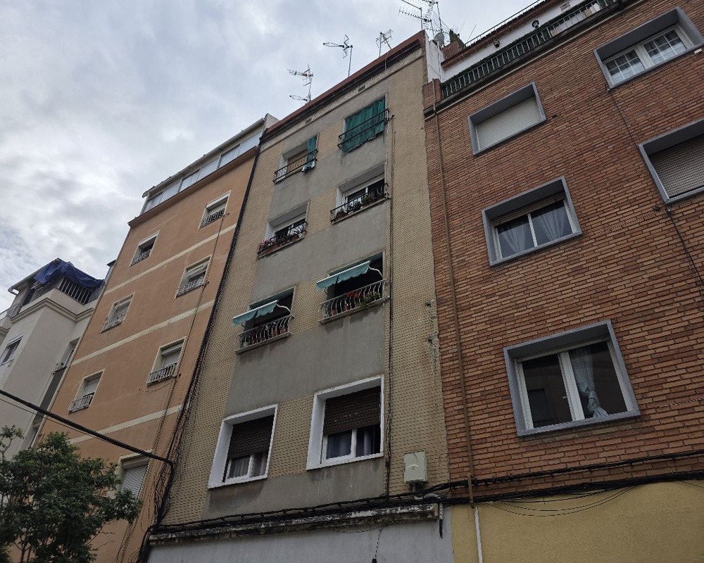 Piso en C/ De Subur - El Hospitalet de Llobregat - Barcelona