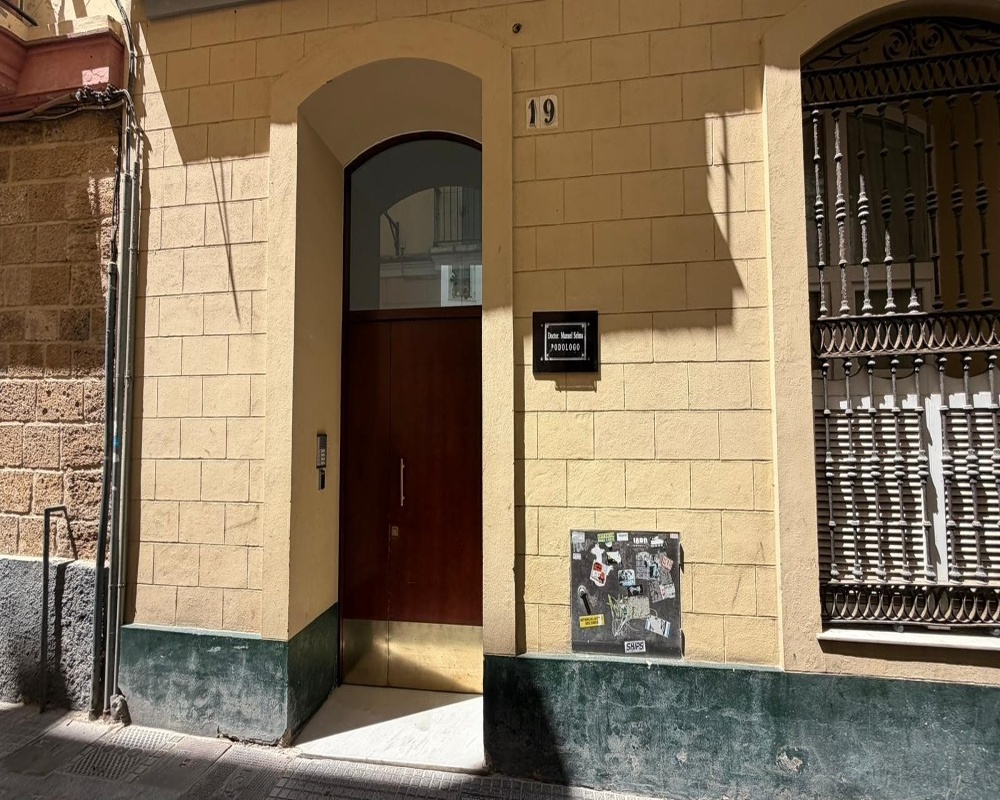 Piso en C/ Santa Inés - Cádiz -