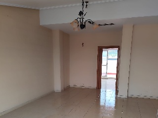 Piso con anejos en C/ Poeta Vicente Medina 5
