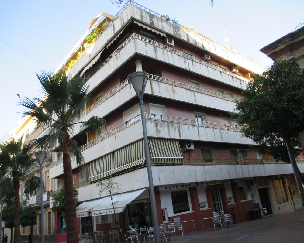 Local en C/ Velarde, Huelva