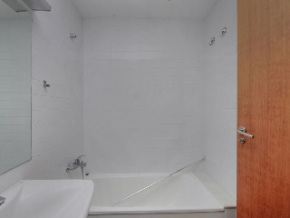 Pisos y garajes en C/ d´Elcano, Sabadell (Barcelona) 17