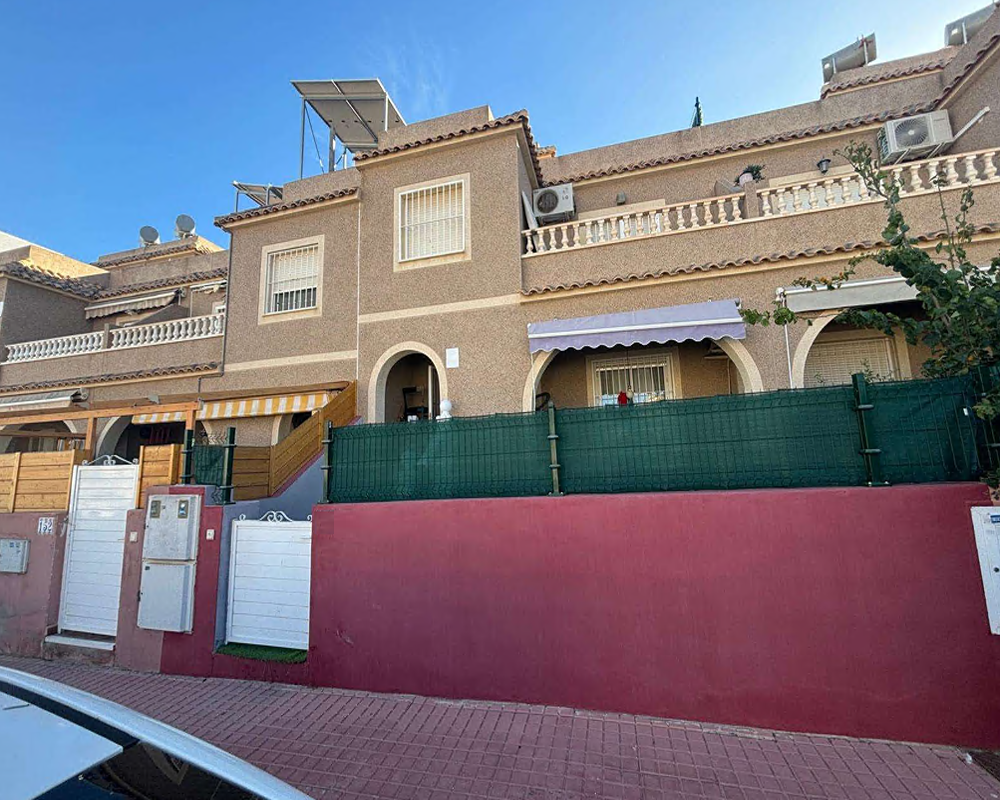 Chalet adosado en C/ Creta