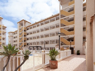 Apartamento con garaje en C/ Nicomedes Gómez 23