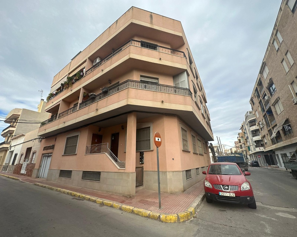 Piso con garaje en C/ San Pedro - Guardamar del Segura - Alicante
