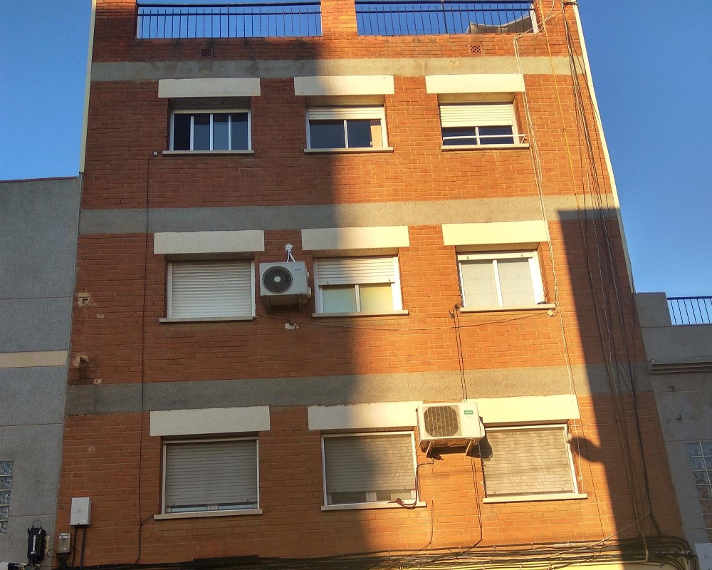 Piso con anejos en C/ Enrique Morera