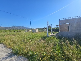 Chalet aislado en construcción detenida en Urb el Puntal 2