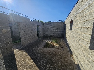 Chalet aislado en construcción detenida en Urb el Puntal 6