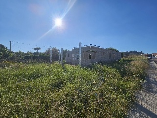 Chalet aislado en construcción detenida en Urb el Puntal 7