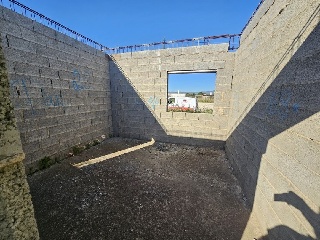 Chalet aislado en construcción detenida en Urb el Puntal 10