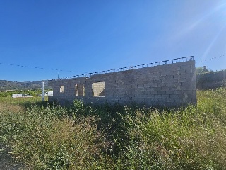 Chalet aislado en construcción detenida en Urb el Puntal 11