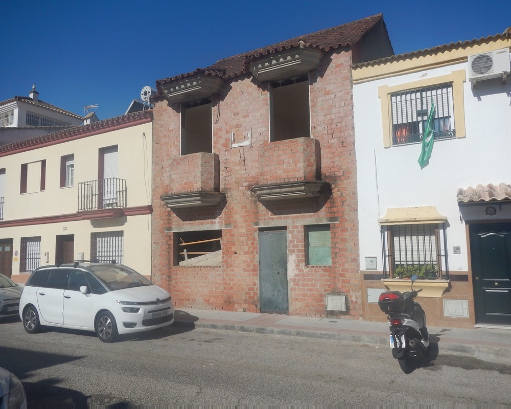 Casa en construcción detenida en C/ Málaga