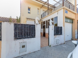 Chalet adosado en C/ Veguilla 4