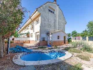 Chalet adosado en C/ Veguilla 30