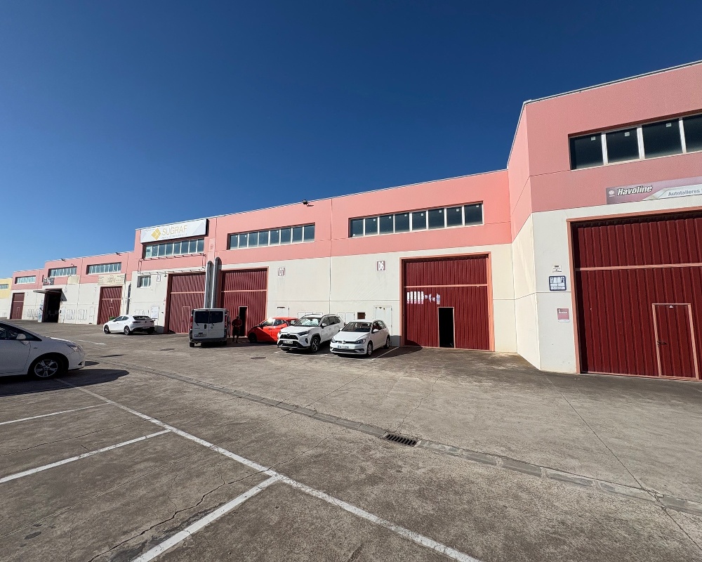 Nave industrial en C/ Ajedrea y C/ Sisallo, Zaragoza
