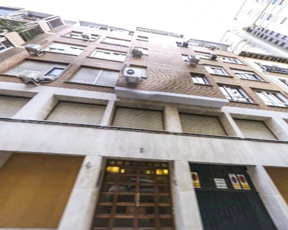 Local en C/ Dos Amigos  - Madrid -