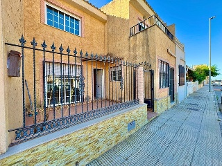 Chalet adosado en Dolores 2
