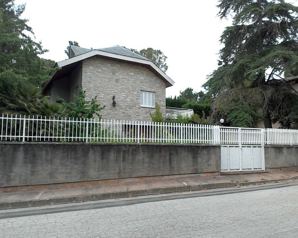 Chalet aislado en C/ Lledoners