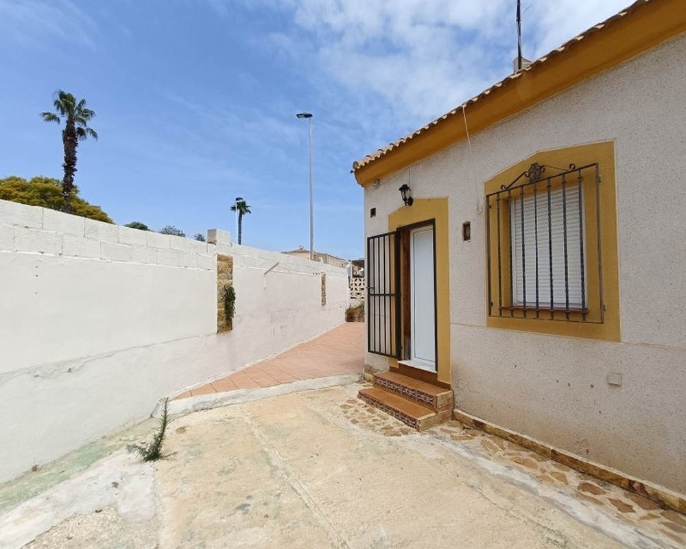 Chalet adosado en C/ Einsten - Torrevieja - Alicante