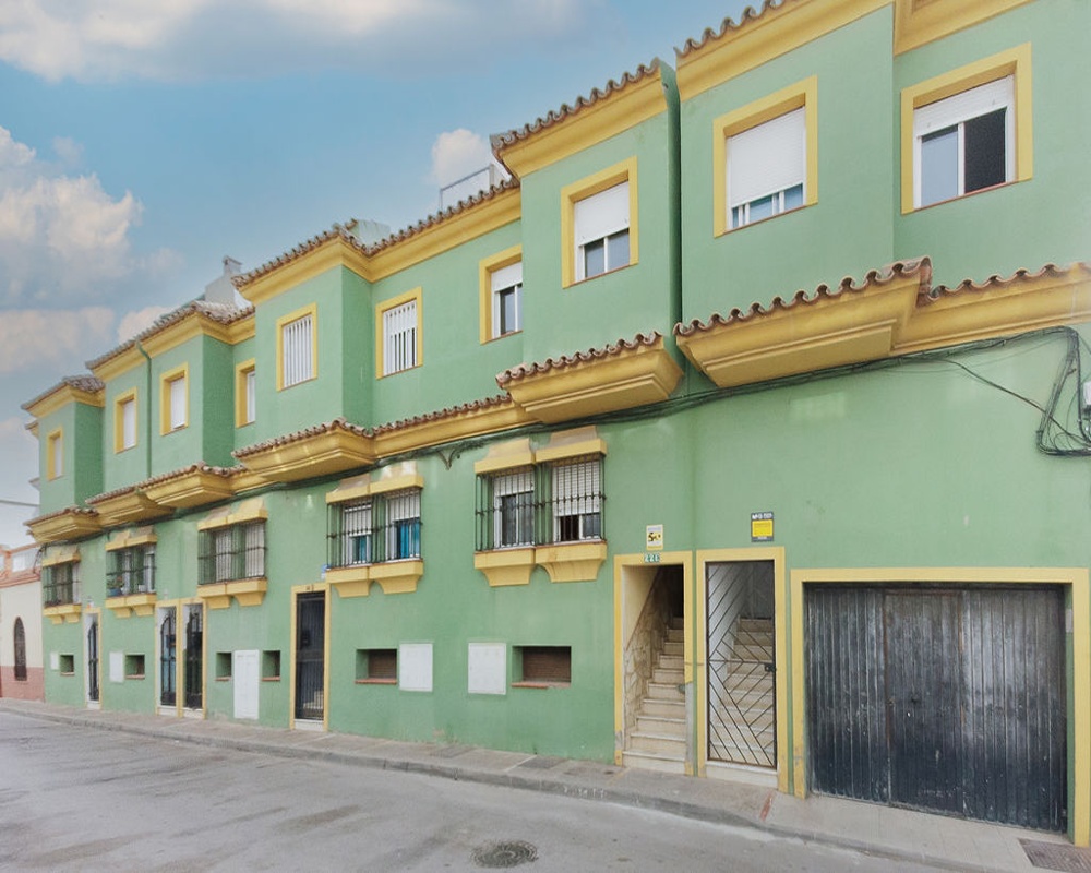 Casa adosada y garajes en C/ Francisco de Vitoria - La Línea de la Concepción - Cádiz
