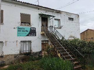 Conjunto de pisos en construcción detenida en Guardo - Palencia - 11