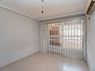Piso en Barrio de los Rosales 6