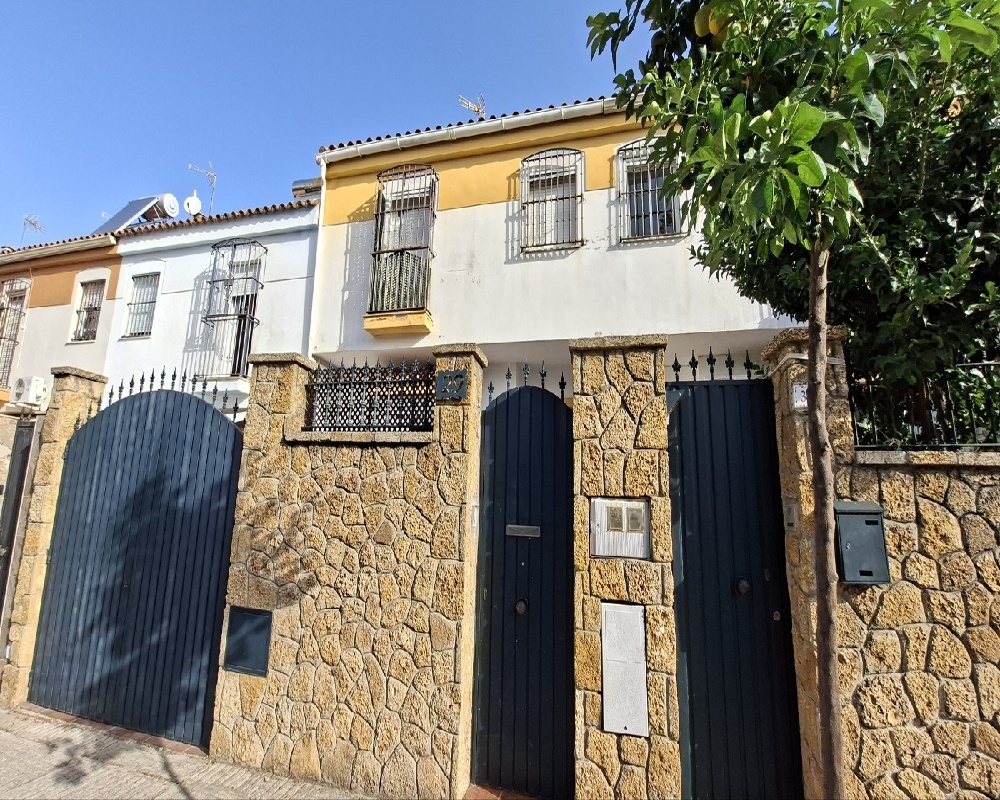 Casa adosada en C/ Pajares, Jerez de la Frontera (Cádiz)