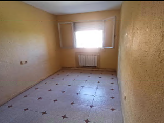 Piso en C/ Lardero, Madrid 5