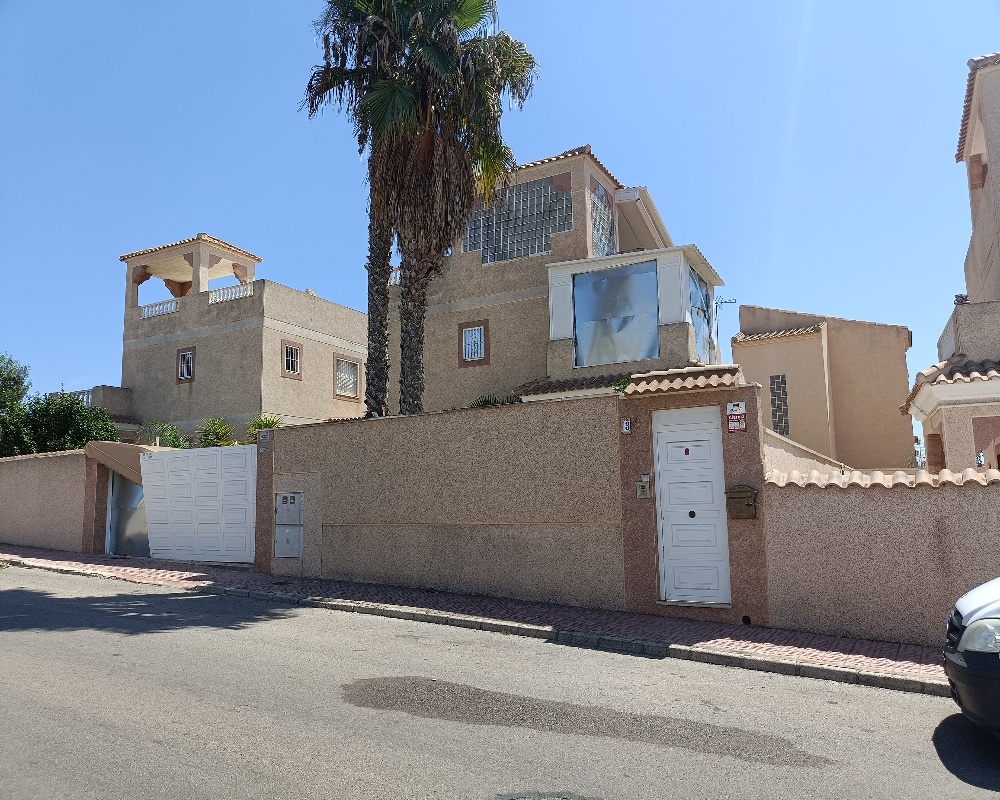 Chalet adosado en Av Castuera - Torrevieja - Alicante